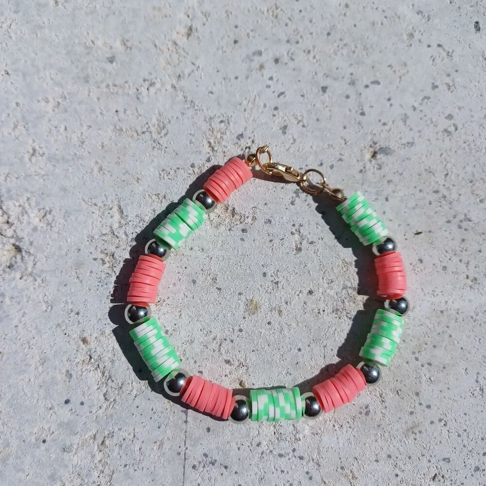 Beaded bracelet with lobster claw clasp